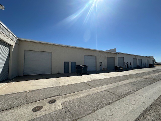 13580 Nomwaket Rd, Apple Valley, CA à louer - Photo du bâtiment - Image 2 de 6