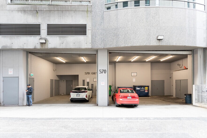 570 Granville St, Vancouver, BC for lease - Building Photo - Image 2 of 5
