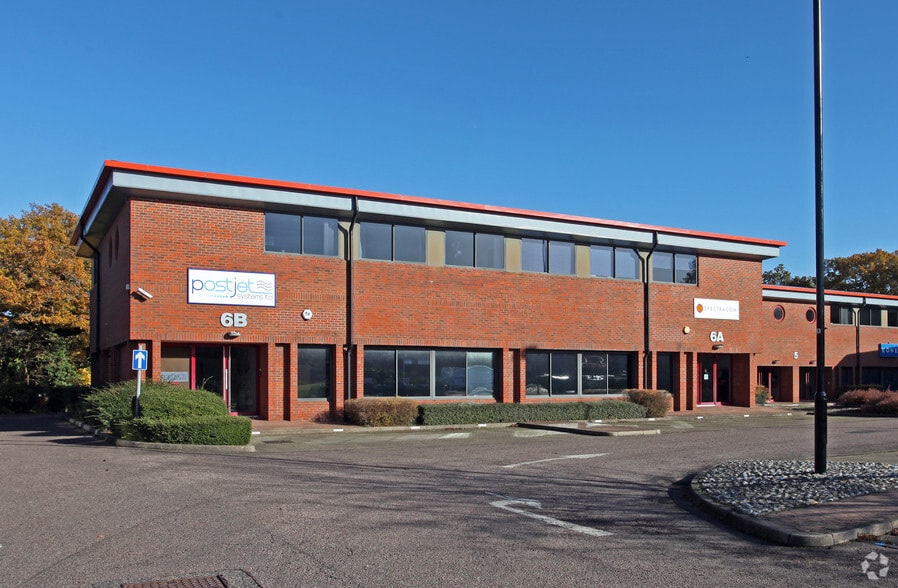 Lime Tree Way, Chineham for lease - Primary Photo - Image 1 of 4