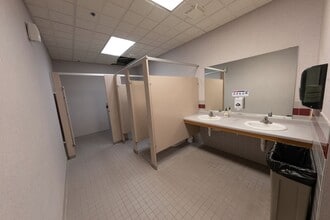 6901 E Fish Lake Rd, Maple Grove, MN for lease Interior Photo- Image 2 of 9