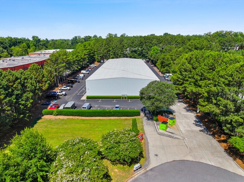 4255 Trotters Way, Alpharetta, GA à louer - Photo du bâtiment - Image 2 de 9