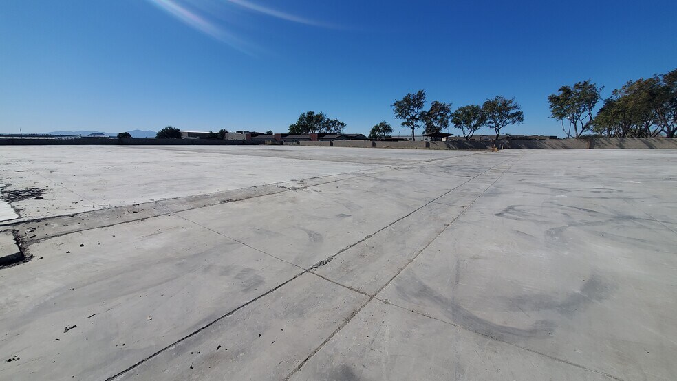 160 N Cactus Ave, Rialto, CA for lease - Primary Photo - Image 1 of 1