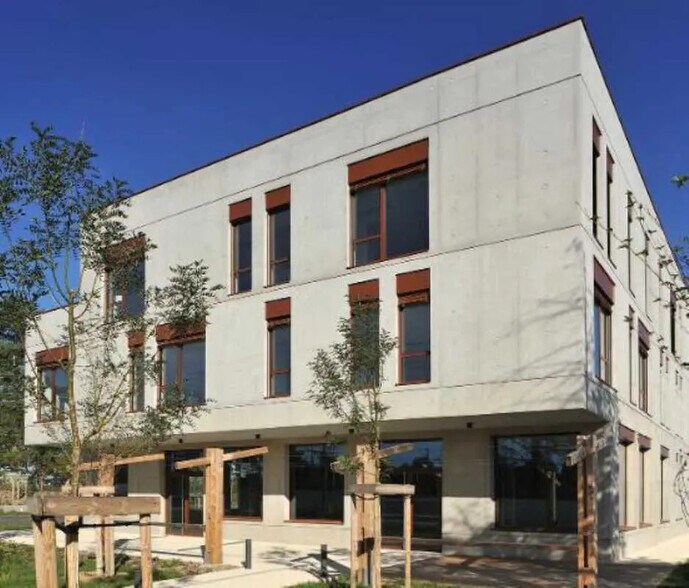 Office in Bron for sale - Building Photo - Image 3 of 8