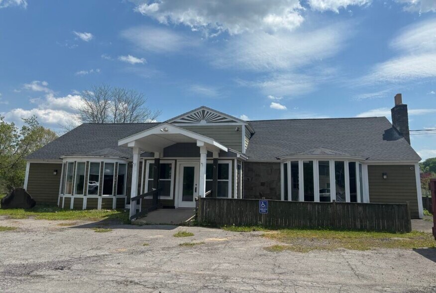 380 S Railroad St, Parish, NY à vendre - Photo du bâtiment - Image 1 de 24