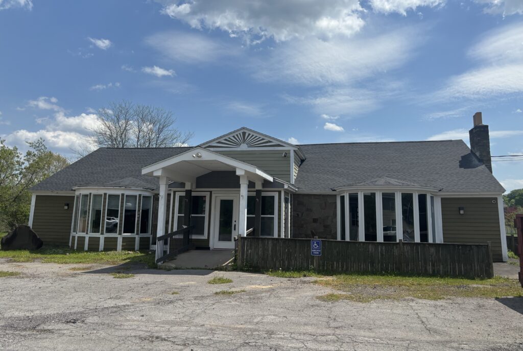 380 S Railroad St, Parish, NY à vendre Photo du bâtiment- Image 1 de 25