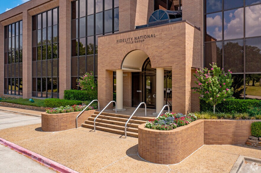 4600 Fuller Dr, Irving, TX à louer - Photo du bâtiment - Image 3 de 6