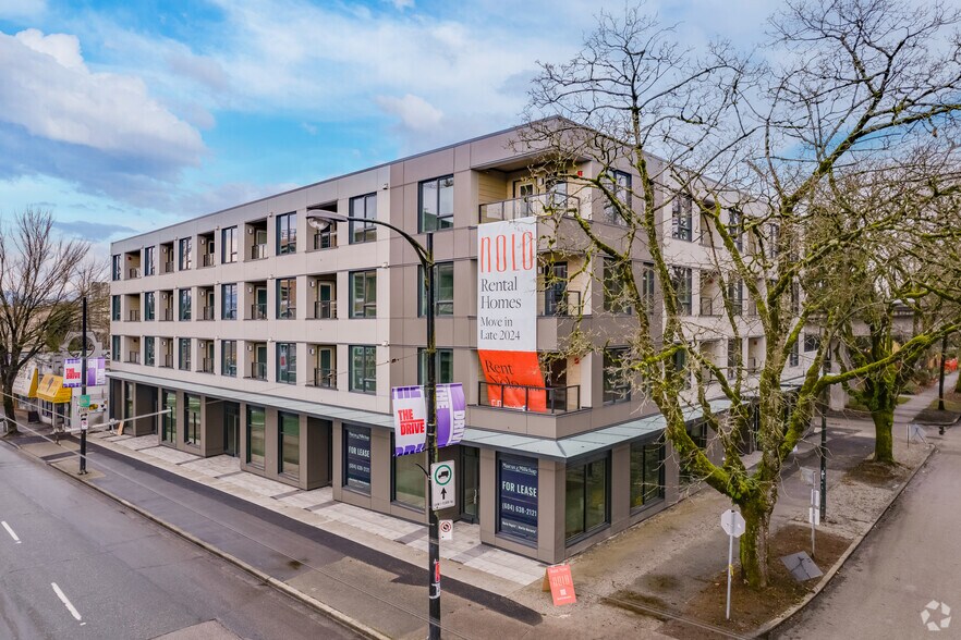 1717 E 13th Av, Vancouver, BC à vendre - Photo du bâtiment - Image 1 de 12