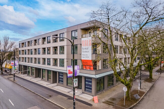 Plus de détails pour 1717 E 13th Av, Vancouver, BC - Multi-résidentiel à vendre