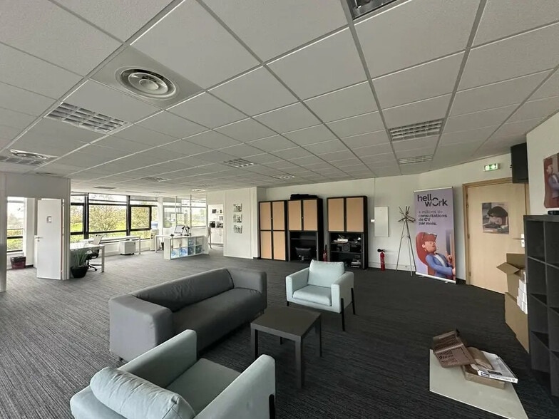 Office in Entzheim for lease - Interior Photo - Image 2 of 8