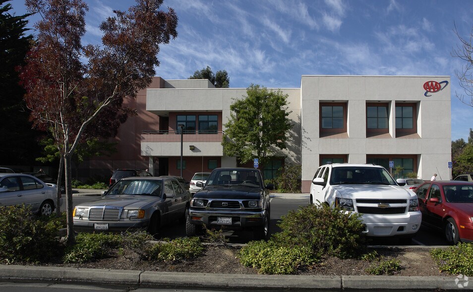 3060 Hilltop Mall Rd, Richmond, CA for lease - Building Photo - Image 1 of 9