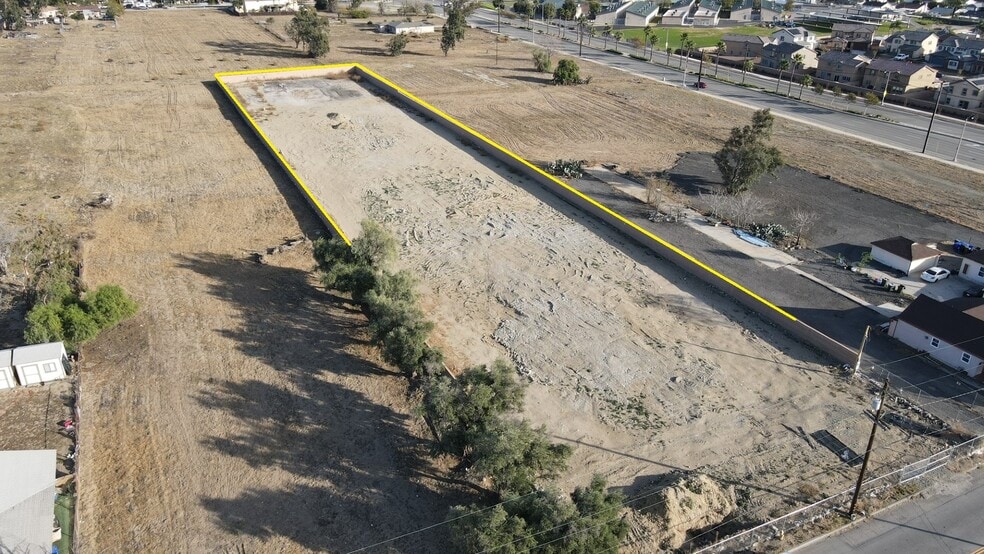 7227 Oleander Ave, Fontana, CA à vendre - Photo du bâtiment - Image 2 de 7