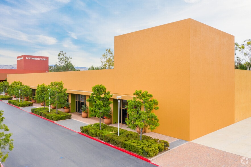 13400 Jamboree Rd, Tustin, CA for lease - Building Photo - Image 3 of 4