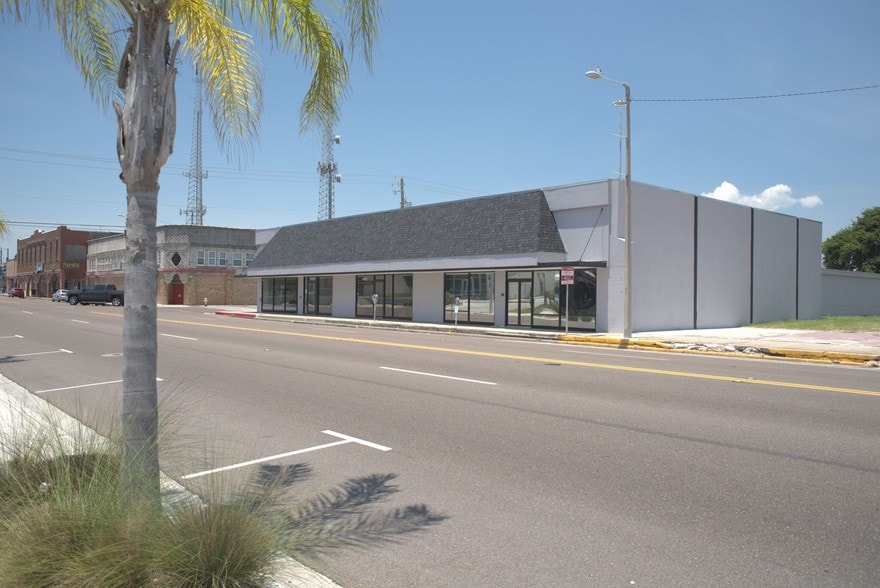 1024 Leopard St, Corpus Christi, TX for sale - Building Photo - Image 1 of 10