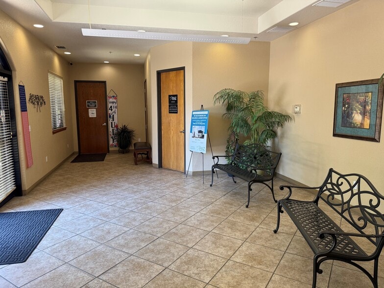 128 N Akers St, Visalia, CA for lease - Building Photo - Image 2 of 11