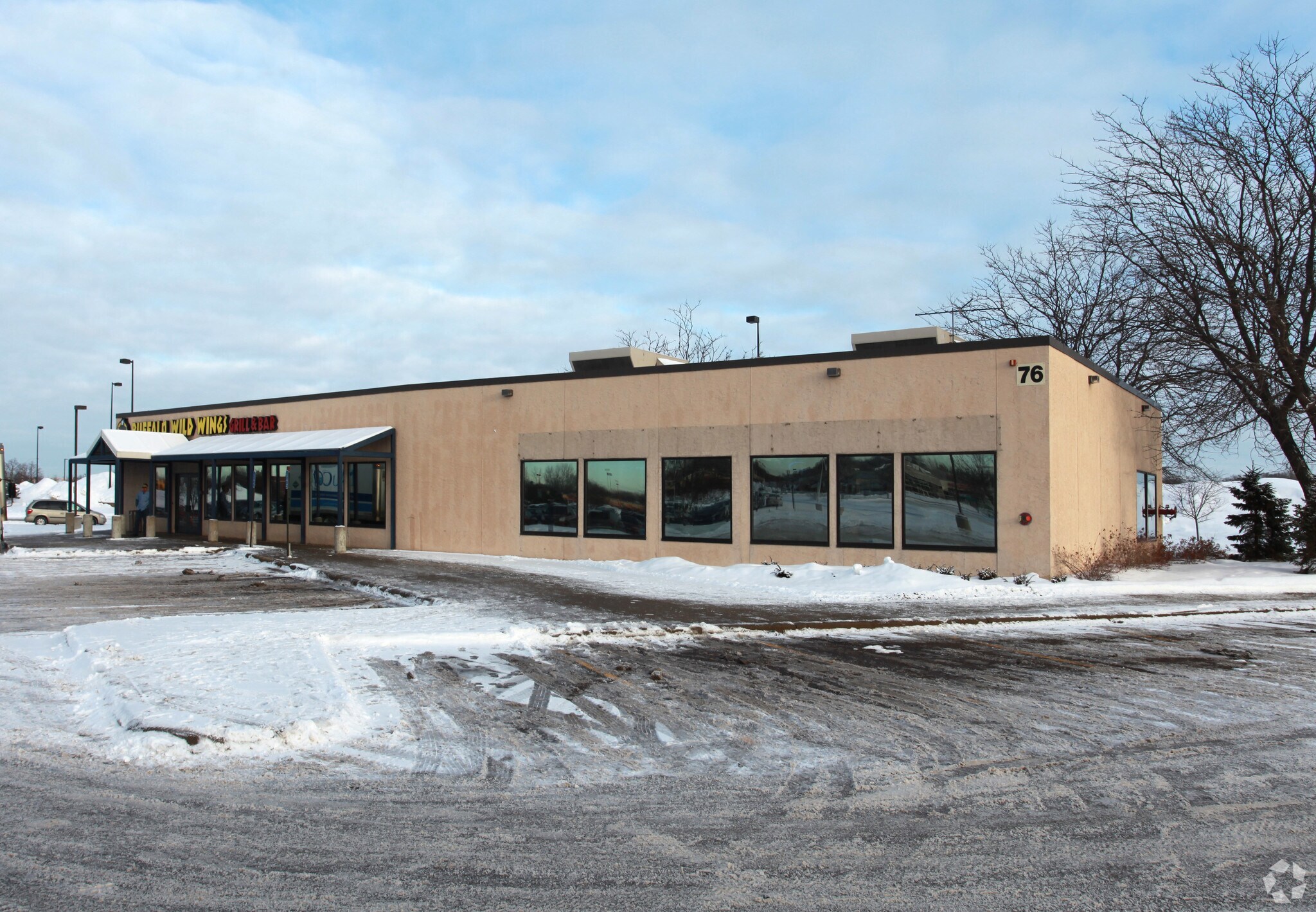 76 NE Northtown Dr, Blaine, MN à vendre Photo du bâtiment- Image 1 de 7