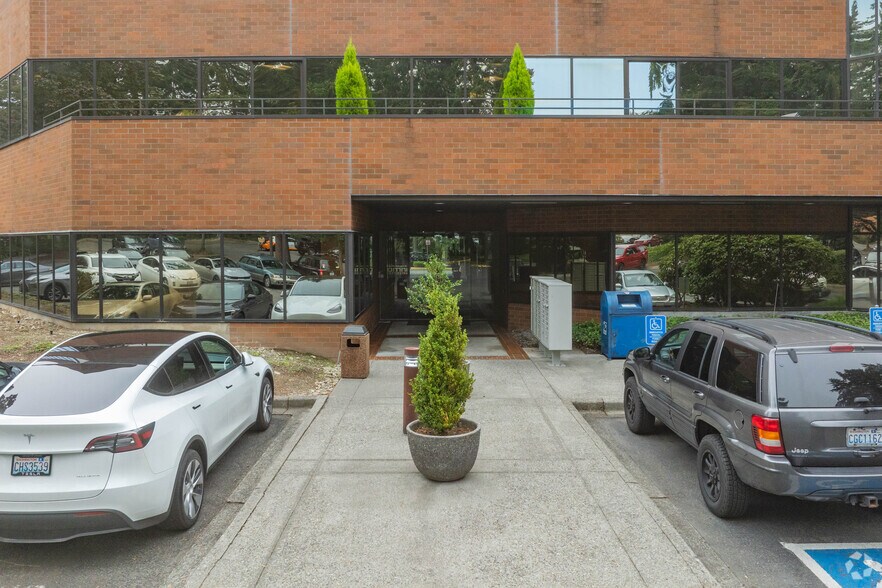 1010 S 336th St, Federal Way, WA for lease - Building Photo - Image 2 of 4