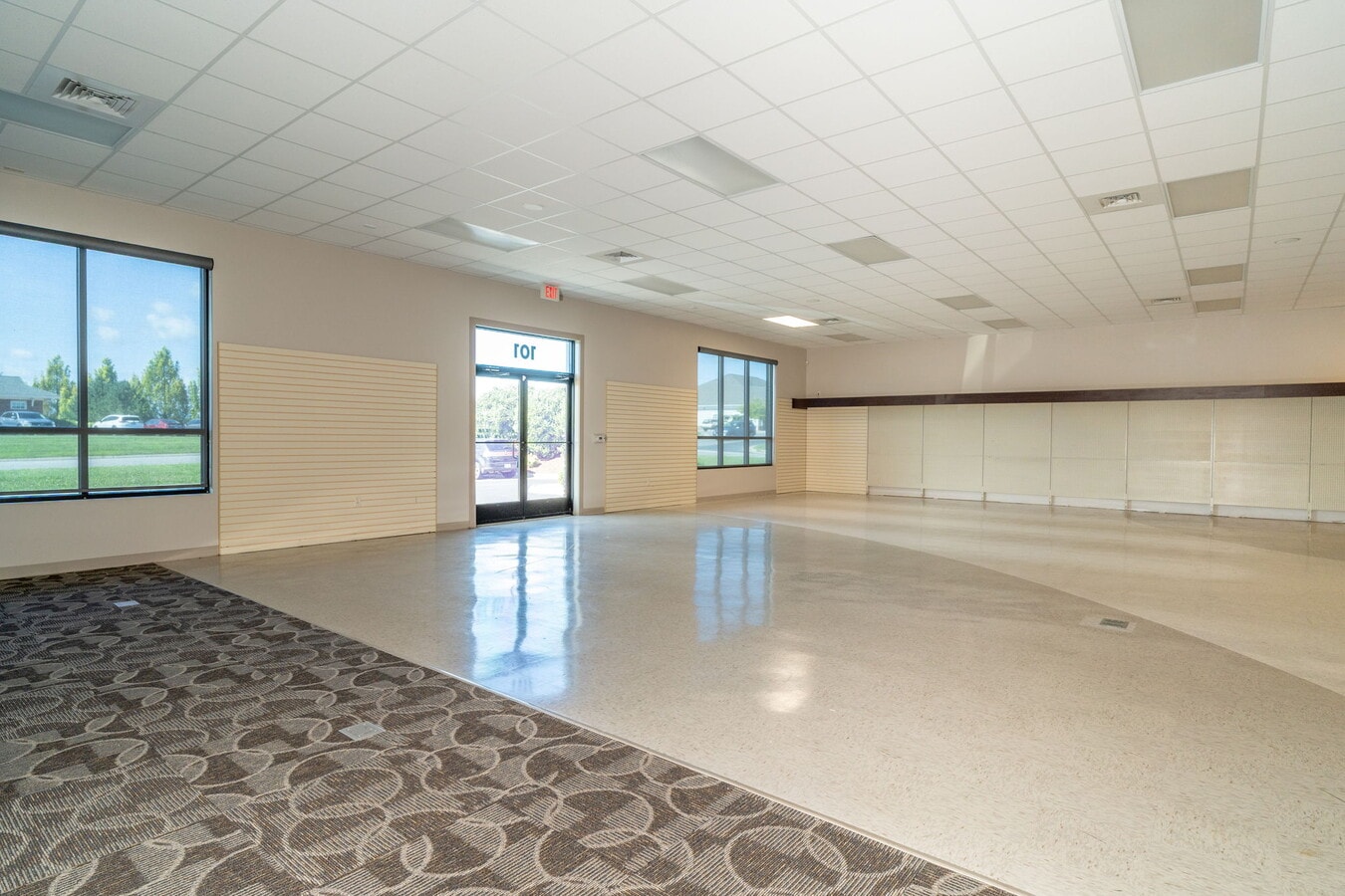16 Gosnell, Staunton, VA 24401 - Unité 101 - - Photo intérieure - Image 2 of 41