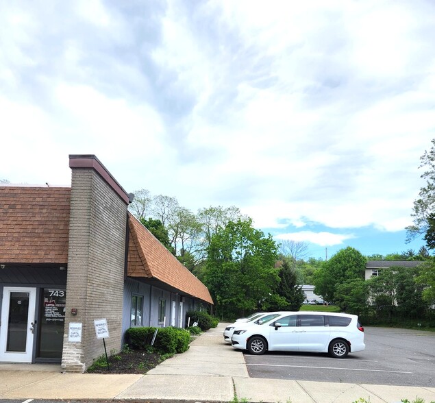 743 Columbia Tpke, East Greenbush, NY for lease - Building Photo - Image 3 of 8