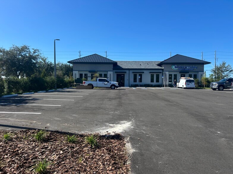 10197 State Road 54, Trinity, FL à louer - Photo du bâtiment - Image 2 de 16