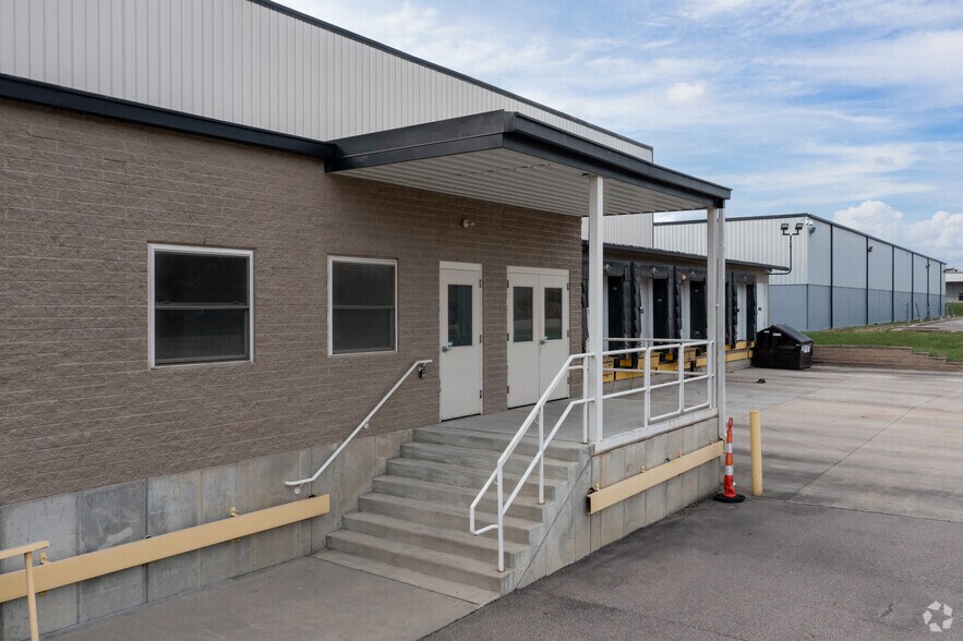 2881 E Sharon Rd, Cincinnati, OH à louer - Photo du bâtiment - Image 3 de 6