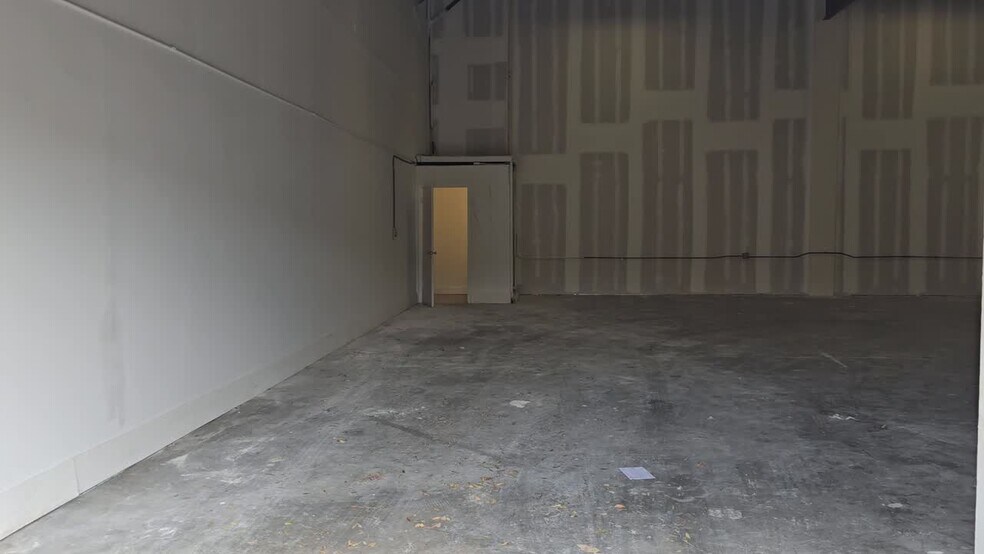 4802 Distribution Ct, Orlando, FL à louer - Vidéo sur l’inscription commerciale - Image 2 de 7