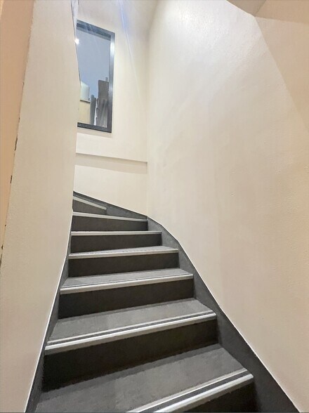 Bureau dans Paris à vendre - Photo du bâtiment - Image 3 de 16