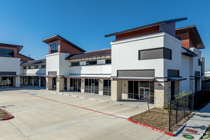 9889 United Drive, Houston, TX for lease - Building Photo - Image 2 of 33