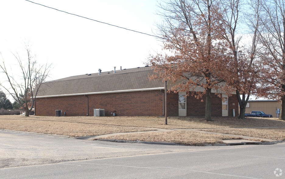2852 Four Wheel Dr, Lawrence, KS for sale - Building Photo - Image 2 of 2