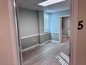 2975 Bee Ridge Rd, Sarasota, FL for lease Interior Photo- Image 1 of 4