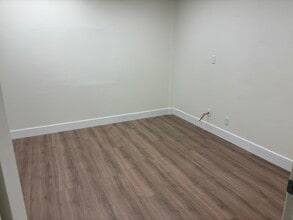 8345 Reseda Blvd, Northridge, CA à louer Photo intérieure- Image 2 de 3