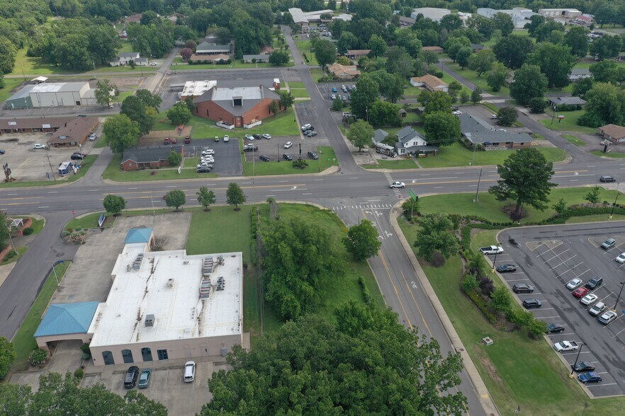 2203 W Main St, Russellville, AR à vendre - Photo du bâtiment - Image 2 de 3