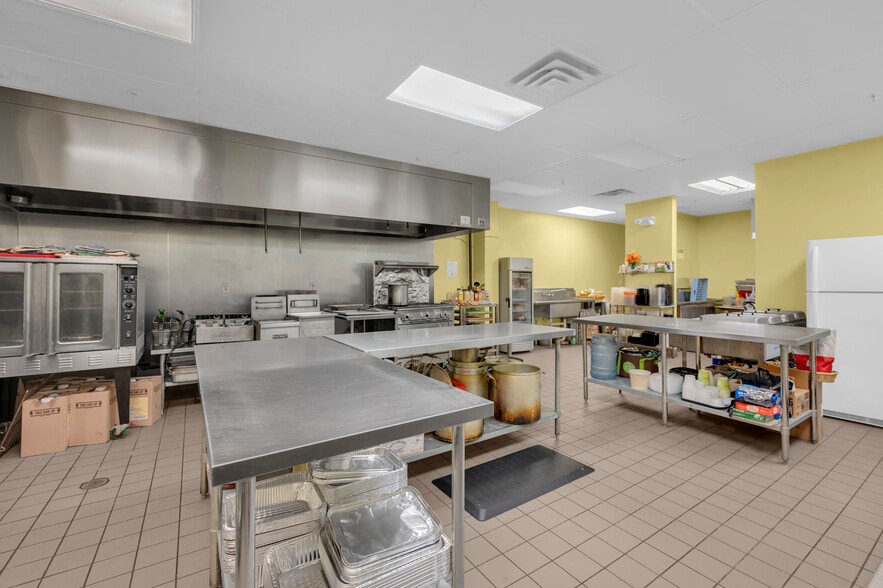 690 Northland Blvd, Cincinnati, OH for sale - Building Photo - Image 2 of 21