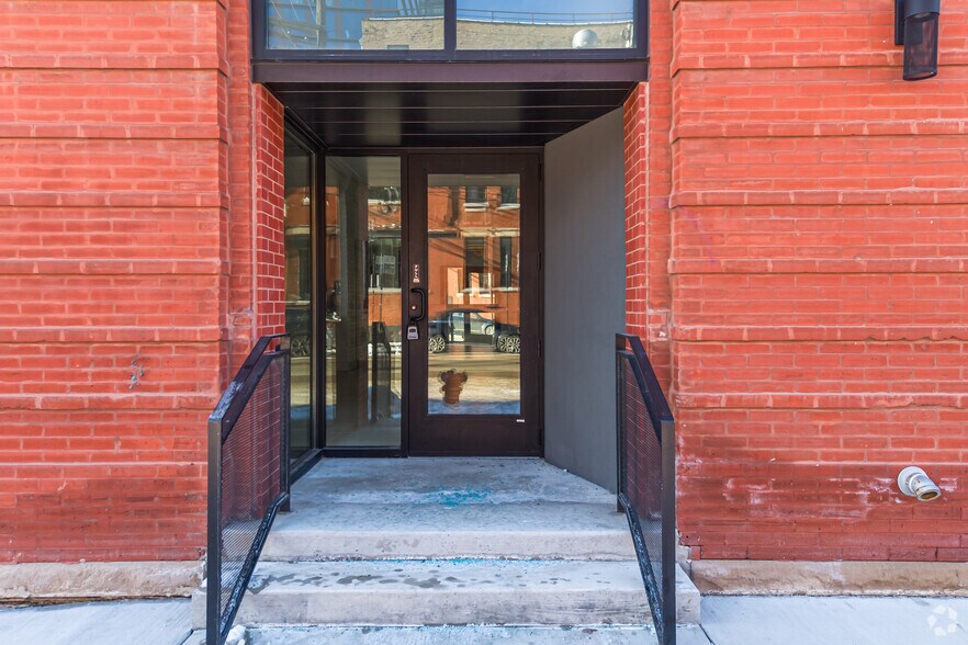 1035 W Lake St, Chicago, IL à louer - Photo du bâtiment - Image 3 de 5