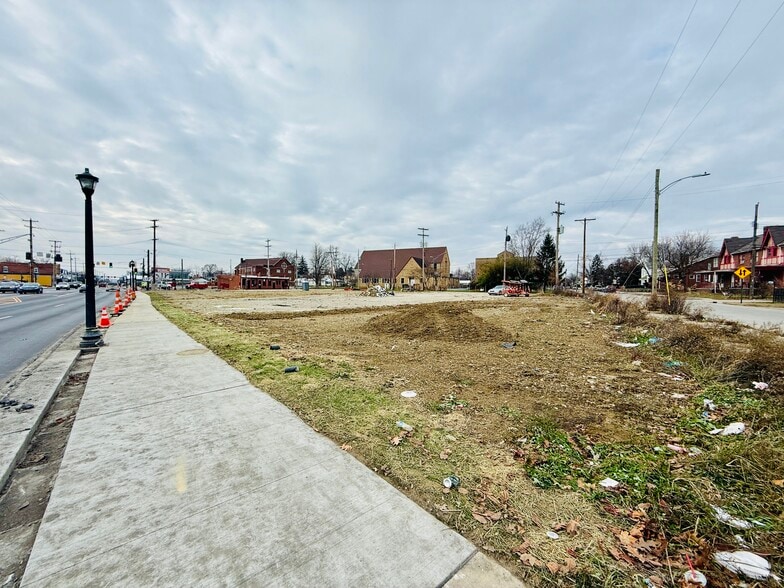 2301 Cleveland Ave, Columbus, OH à vendre - Photo du bâtiment - Image 2 de 11
