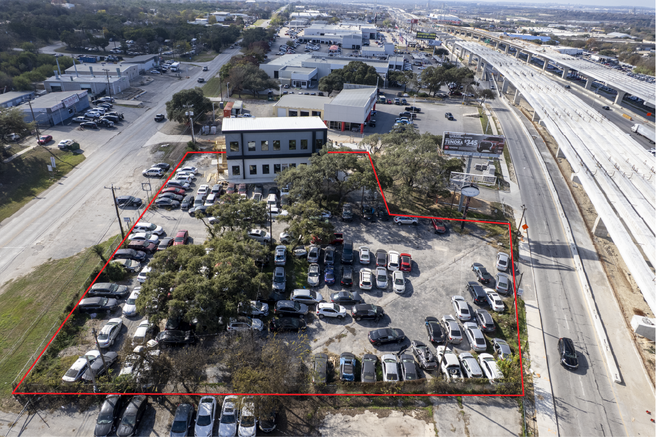 12222 N IH-35, San Antonio, TX for lease Primary Photo- Image 1 of 22