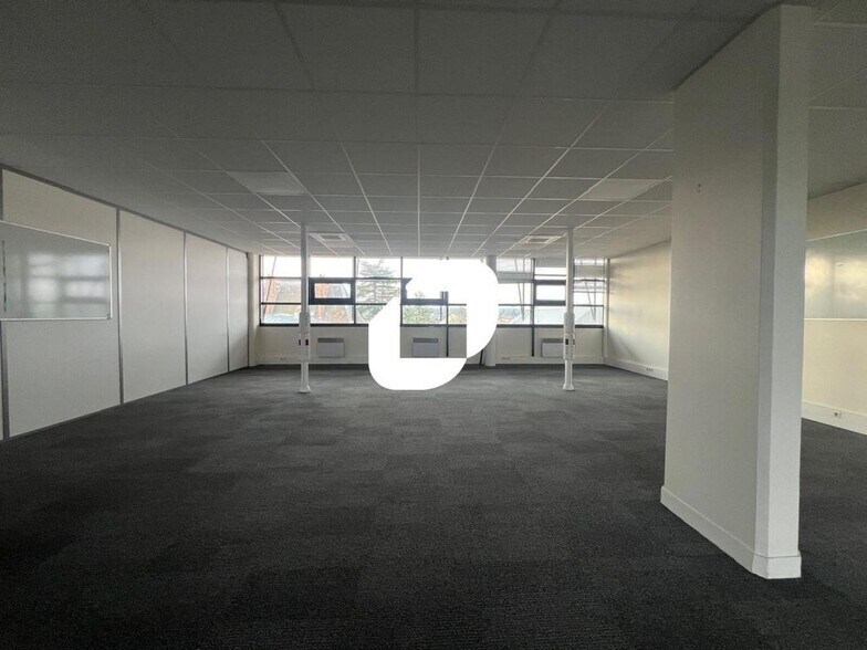 Bureau dans Melun à louer - Photo du bâtiment - Image 3 de 9