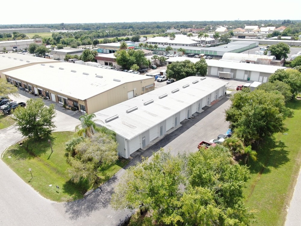 4251 Derek Way, Sarasota, FL for lease Primary Photo- Image 1 of 13