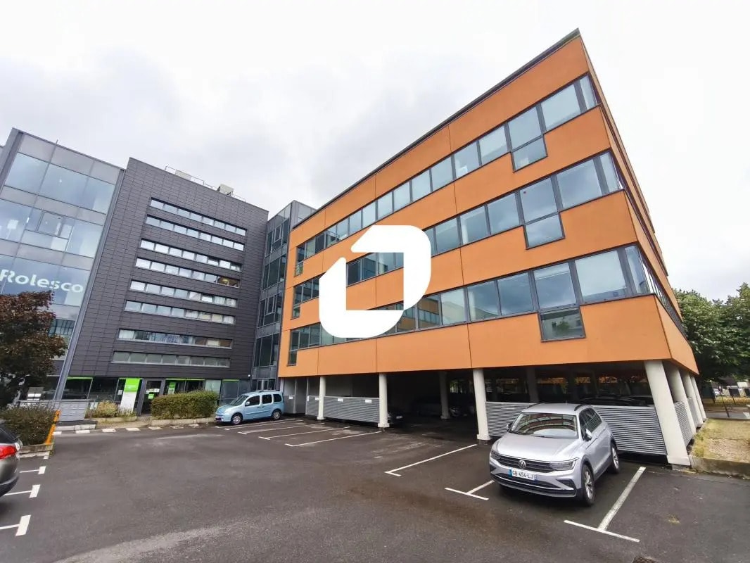 Office in Créteil for lease Building Photo- Image 1 of 16