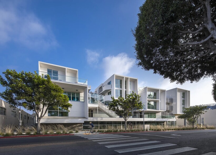 2929 Pennsylvania Ave, Santa Monica, CA for lease - Building Photo - Image 1 of 20