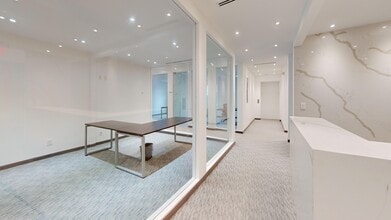 525 Clematis St, West Palm Beach, FL for lease Interior Photo- Image 2 of 4