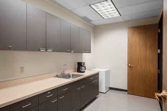 24950-25000 Country Club Blvd, North Olmsted, OH à louer Photo intérieure- Image 2 de 10