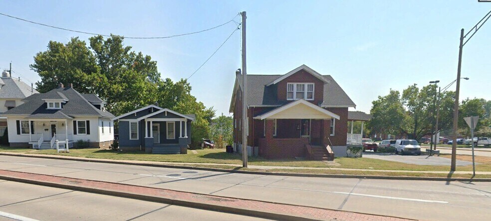 210 S Kingshighway St, Saint Charles, MO à vendre - Photo du bâtiment - Image 3 de 3