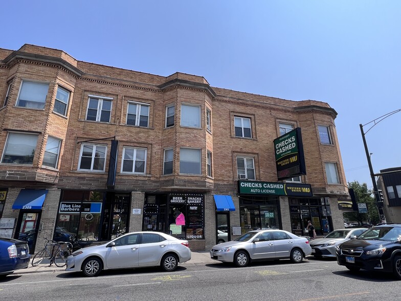 2305 N Milwaukee Ave, Chicago, IL for lease - Primary Photo - Image 1 of 5