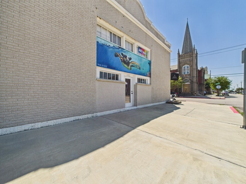 2327 Winnie St, Galveston, TX for sale - Building Photo - Image 2 of 20