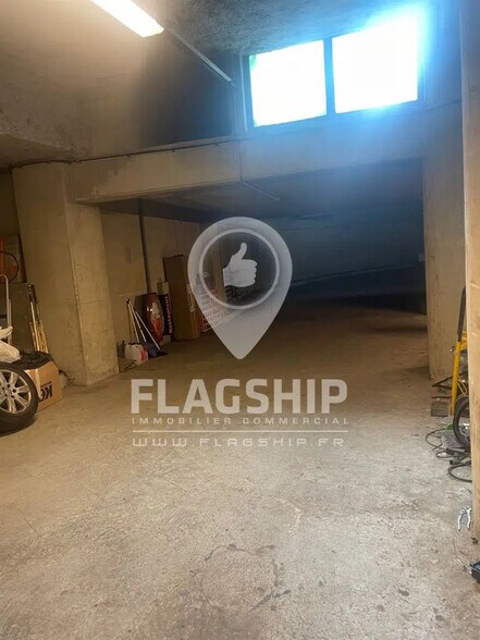 Commerce de détail dans Bourg-la-Reine à vendre - Photo du bâtiment - Image 1 de 3