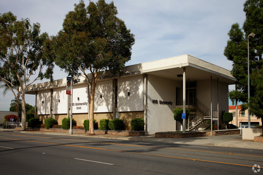 1245 W 6th St, Corona, CA for lease - Primary Photo - Image 1 of 15