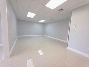 2333 N State Road 7, Margate, FL for lease Interior Photo- Image 1 of 6