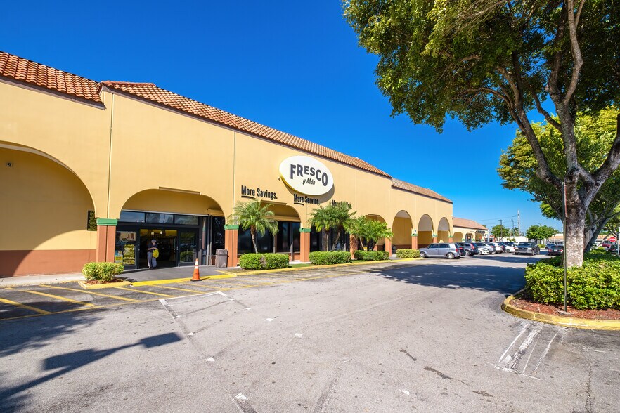 936-1180 SW 67th Ave, Miami, FL à louer - Photo du bâtiment - Image 1 de 8