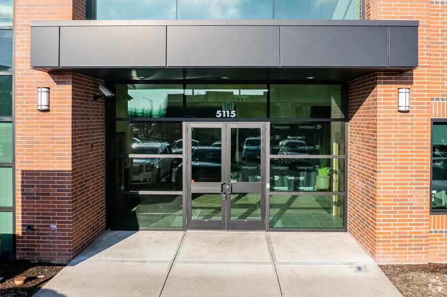 5115 NE 82nd Ave, Vancouver, WA à louer - Photo du bâtiment - Image 3 de 11