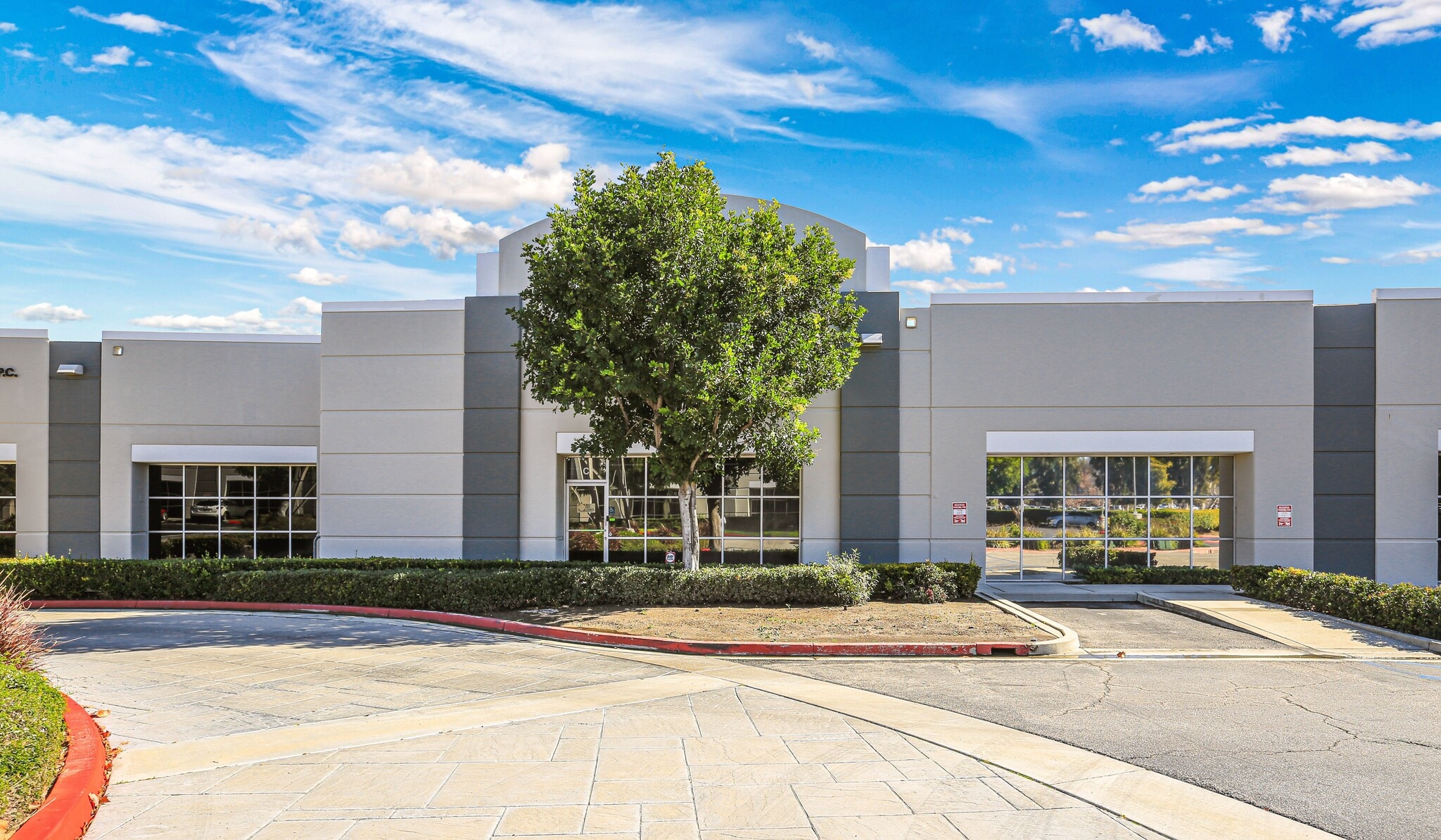 15350 Fairfield Ranch Rd, Chino Hills, CA à louer Photo du bâtiment- Image 1 de 17